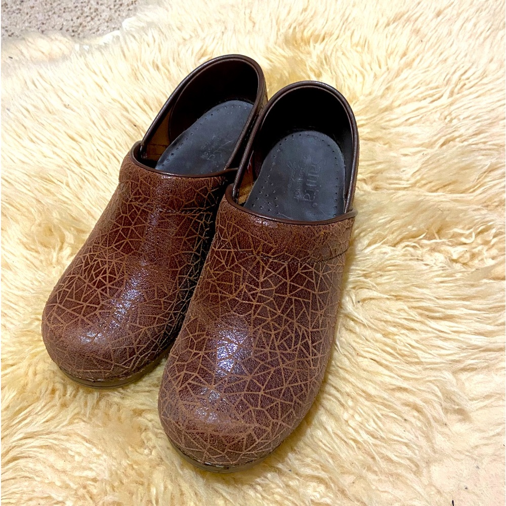 Brown leather Sanita clogs size 38.